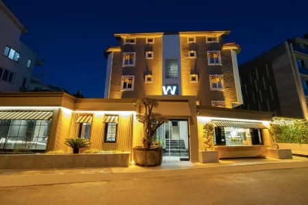 Wolf Suites Отели рядом с достопримечательностью «Lara Beach»