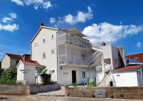 Apartment Jadro Hotels in Dol
