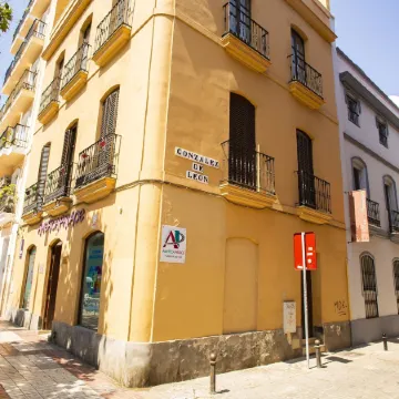 Hostal San Francisco Отели рядом с достопримечательностью «Башня Торре-дель-Оро»