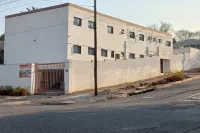 Whitehouse Guesthouse@29Kew Hotels in 