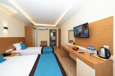 Diamond Luxury Hotel Отели рядом с достопримечательностью «Музей игрушек Анталии»