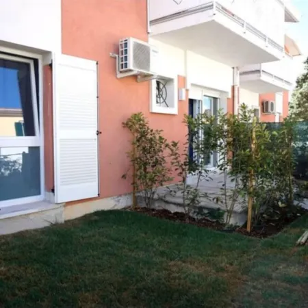 Modern Apartment with Private Garden