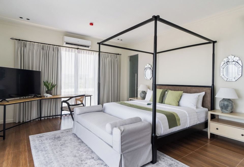 바얀다티 리조트 레스토랑에서 맛있는 식사를 즐기는 모습