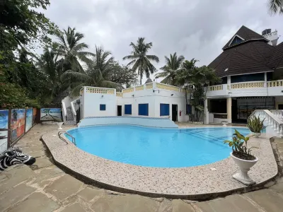 Kivuli Villas Diani-3 Bedrooms Hotels in 