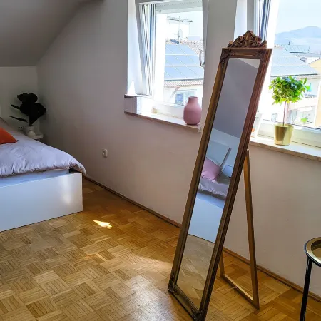 DG Links 40m 2-Zimmer Wohnung