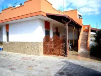 Casa vacanze Tanoshii al piano terra con spazio all'aperto e posto auto
