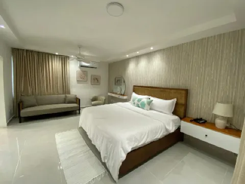 Sun on the bay beach hotel Отели в г. 