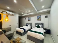 Four Square Hotel