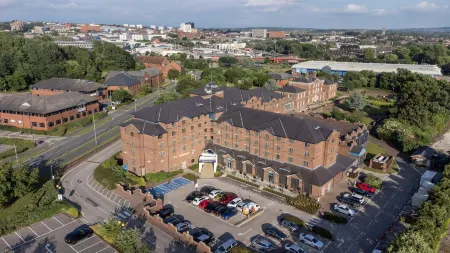 DoubleTree by Hilton Stoke on Trent Отели рядом с достопримечательностью «The Excel Academy»