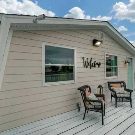Deltaville Dockside Inn