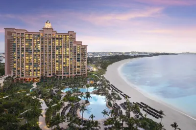 The Reef at Atlantis Hotel dekat Cabbage Beach