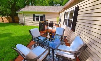 10 min Walk to ND Stadium 1820