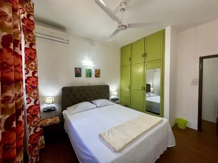 R&G Justlikehome Apartment 1 with Blue Sofa Set and Apartment 2 with Garden View with Brown Sofa Set Отели рядом с достопримечательностью «Mauritius Standards Bureau»