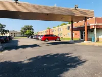 Econo Lodge - parking