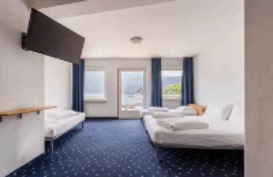 레이크 호텔 이피제니아