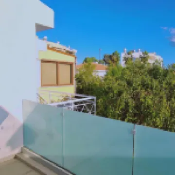 29 LIM - Downtown Retreat