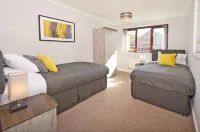 Ideal for Alton Towers, Staffordshire and the Peak District - Scenic