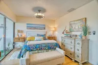 New! Lagoon-front 2-BR townhome, Key Largo, gated waterfront community, 2 pools Hotels near Dolphins Plus Marine Mammal Responder