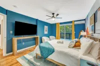 Poconos Play House! Hot Tub, Fire Pit, Jungle Gym, Game Rooms