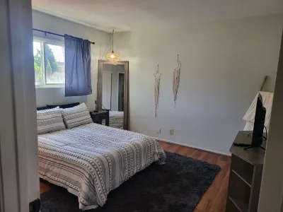 2-bedroom Condo with WiFi less than 10 min from Beach, CSLB, Convention Center