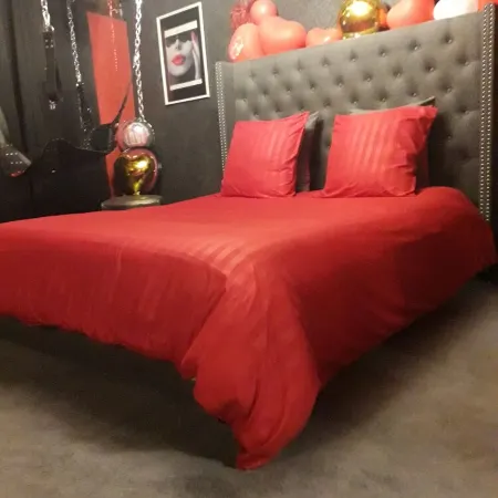 LOVE ROOM Red and black Отели в г. Барр