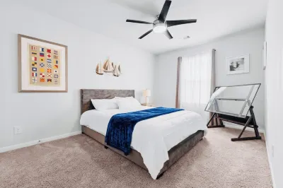 Spacious & Comfy Family Gem: Games ~ Office ~ BBQ! In Crosby, Tx Hotels near Lake Houston