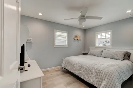 New Beach House - Steps to the Sand! Отели в г. Ормонд-Бай-Те-Си