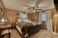 Cozy Country Cottage Just Minutes to Lake Chatuge and 15 Miles from Helen