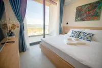 Royal Blue Resort & Residences Отели в г. 