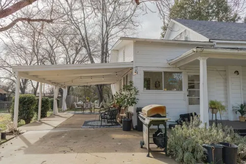 Coyote Creek Ranch + Pool House Near Murphy’s