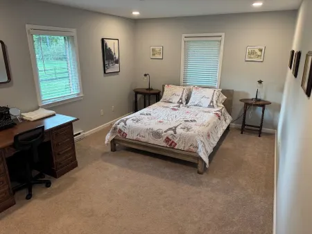 4 bdrm, 3 bath, 2,700 sqft house on 1 acre with chickens and fenced in back yard