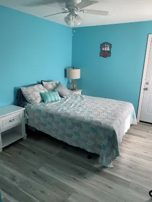 Newly updated Charming 4-bedroom house in Cape May with AC, WiFi, gas fireplace