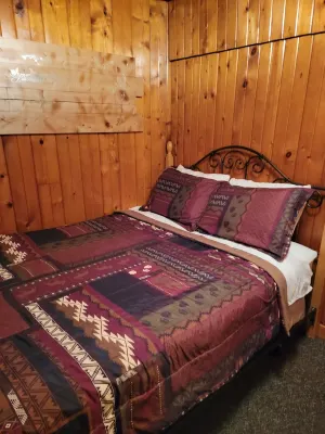 Rustic cabin getaway on the shore of Soo Lake in Phillips, WI
