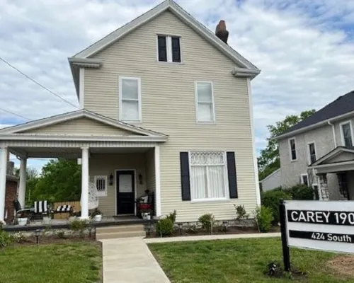 Entire Two story 4 bed/2 full bath. Historical home only steps to Centre college Hotels in Boyle County