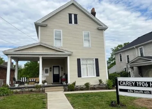 Entire Two story 4 bed/2 full bath. Historical home only steps to Centre college Hotels in Danville