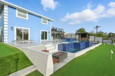 Waterfront 5Br Luxury Home – Pool, Spa, Boat Lift, Putting Green, Fire Pit