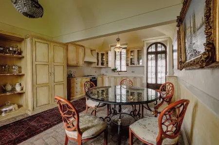 Castello di Casalborgone - Luxury Castle Отели рядом с достопримечательностью «BAVA Winery»