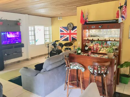 Maravilhosa Casa no Paraizo Salão 4 Quartos Piscina, Churrasqueira, Jardins!!