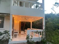 Lovely 1 bedroom apt in quiet residence. Pool, 3 min from the beach, strong wifi