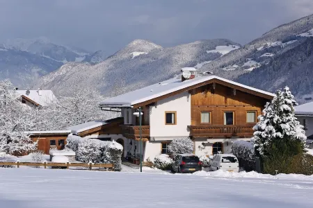 COMFORTABLE-TOP equipped apartment/5 min. to the forest playground, free WLAN