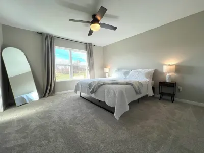 Comfort & Space: 3 King Beds, Large Rooms, Attached Garage! Hotels near Panther Lounge