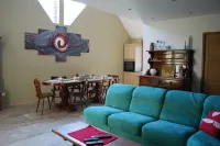 THE LOFT house ideal for 8 people air-conditioned Hotels in Wintzenheim