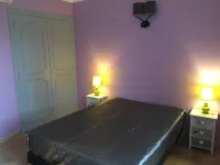 RENOVATED BASQUE HOUSE 8 BEDROOMS CLIM WIFI NEAR LAKE, OCEAN GARDEN, PETS OK فنادق في Saint-Pee-sur-Nivelle