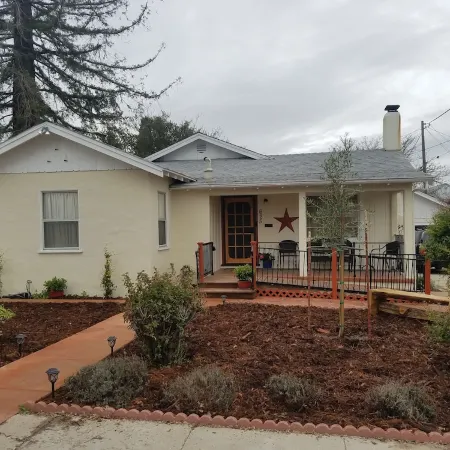 Three Bedrooms Two Baths sleeps 6 - Walking distance to Downtown Paso Robles