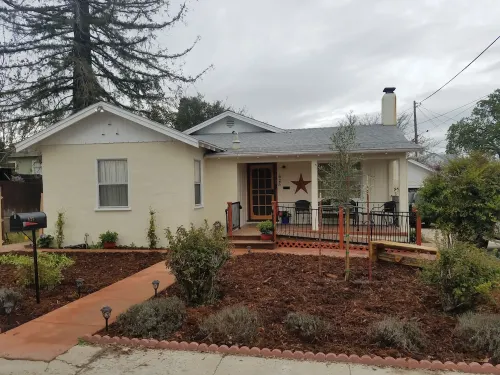 Three Bedrooms Two Baths sleeps 6 - Walking distance to Downtown Paso Robles