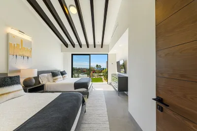 Casa Paz ~ Upscale Designer Retreat ~ Pool ~ Hot Tub ~ Ocean Views