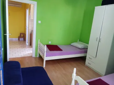 Peacefully quiet place. Отели рядом с достопримечательностью «Plaža Hotela Ruža Vjetrova»