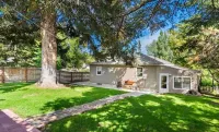 Comfy stay in phenomenal Lava Hot Springs. 5 min walk to hot pools!!!
