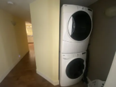 Cozy and bright 2-bedroom home with comfort stay 阿博茨福德酒店