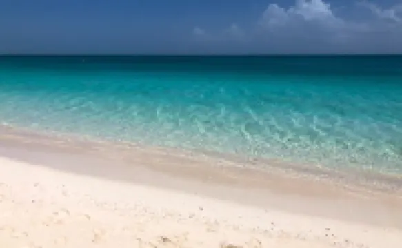 Luxury Modern 2 Bedroom Penthouse Condo in Grace Bay close to beach w/pool